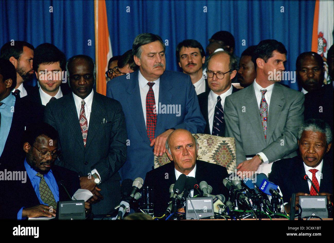 Südafrika Pretoria. Buthelezi, Staatspräsident F.W. DeKlerk und Mandela des ANC kündigen die Teilnahme der IFP an der ersten Wahl der SA an. Stockfoto