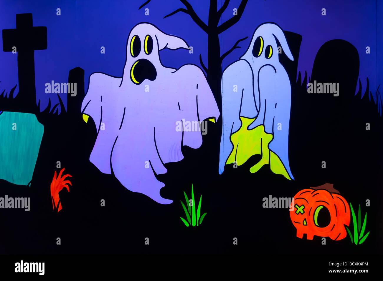 Halloween-Beleuchtung, gruselige Gruselszene, Herbstfest, Geister Stockfoto