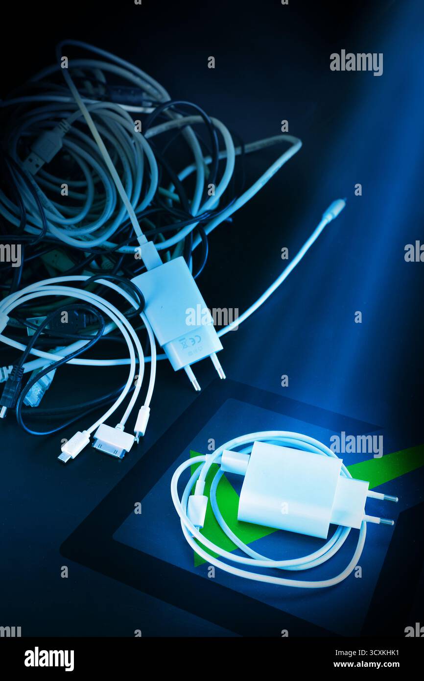 Standardisierung von Laden und Anschluss, 1 gemeinsamer Ladeanschluss für alle elektronischen Geräte Stockfoto