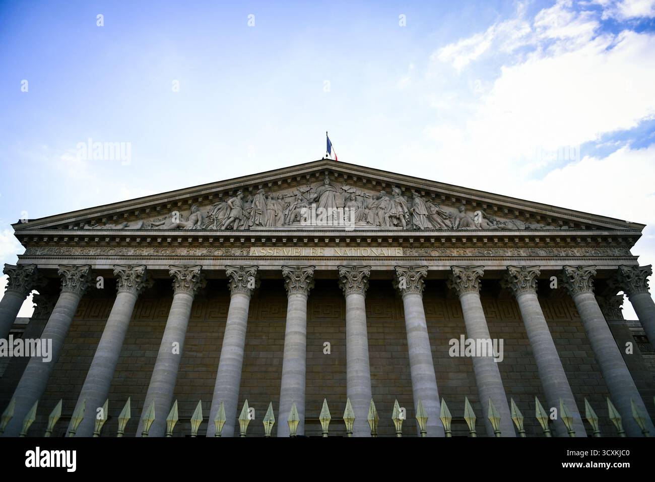 Paris, Frankreich. Oktober 2025. Dieses Foto zeigt die französische Nationalversammlung am 14. Oktober 2025 in Paris. Foto: Firas Abdullah/ABACAPRESS.COM Credit: Abaca Press/Alamy Live News Stockfoto