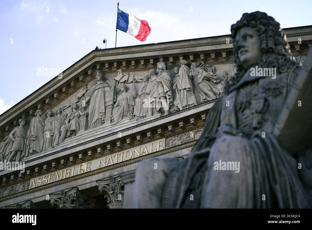 Paris, Frankreich. Oktober 2025. Dieses Foto zeigt die französische Nationalversammlung am 14. Oktober 2025 in Paris. Foto: Firas Abdullah/ABACAPRESS.COM Credit: Abaca Press/Alamy Live News Stockfoto