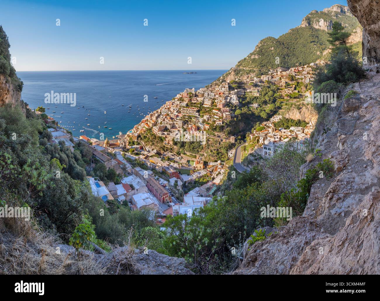 Positano - Amalfiküste - das Stadtbild mit der Küste Stockfoto