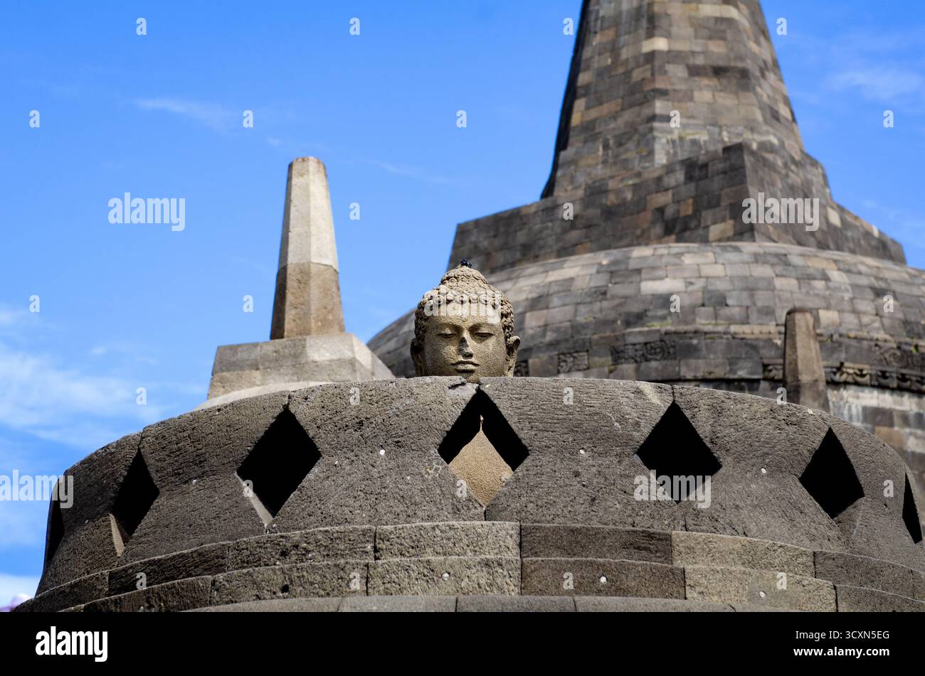 Antike buddhistische Stupas im Borobudur-Denkmal Stockfoto