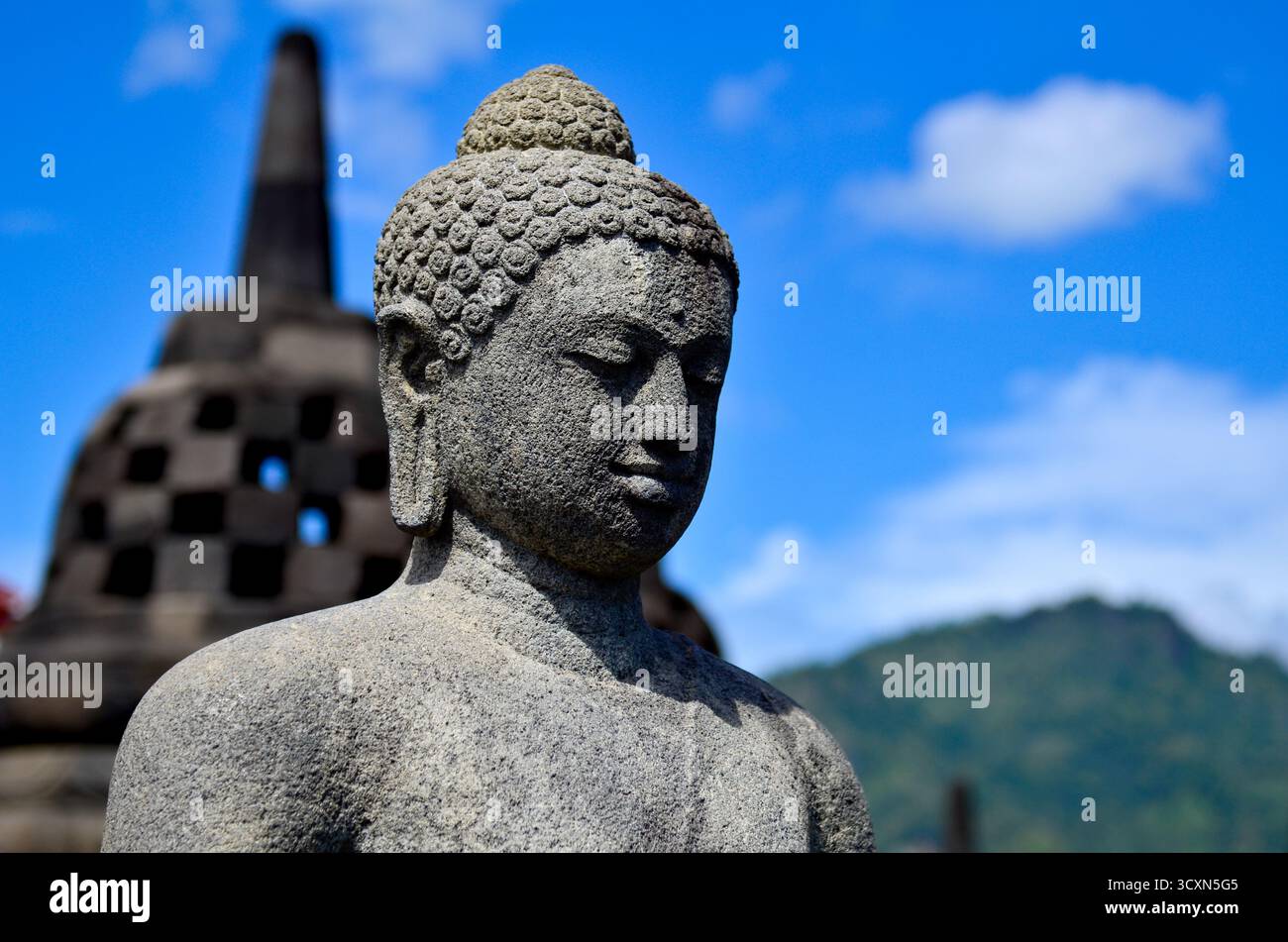 Antike buddhistische Stupas im Borobudur-Denkmal Stockfoto