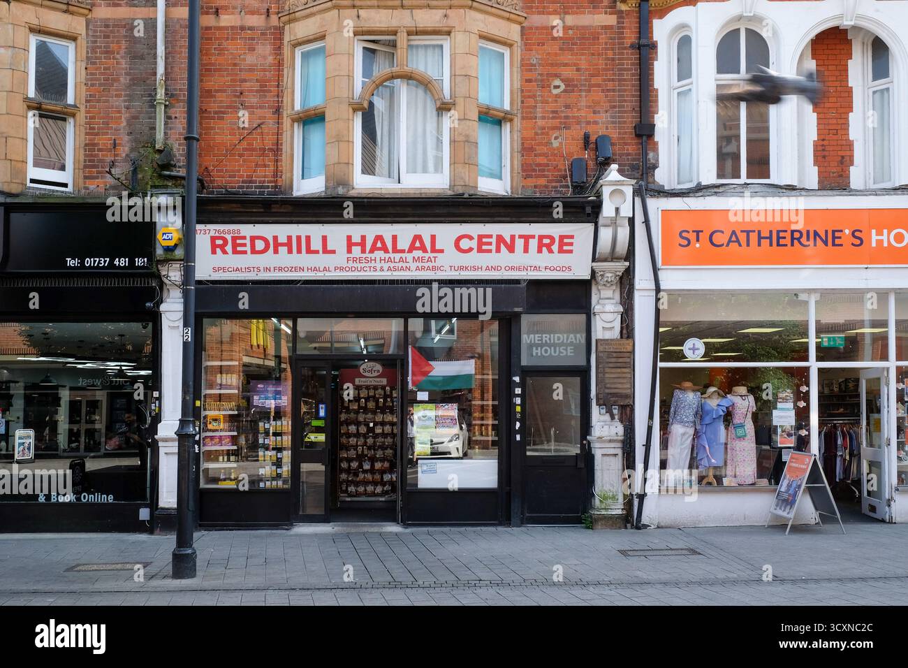 Halal Fleischgeschäft in Redhill, Surrey, Großbritannien Stockfoto