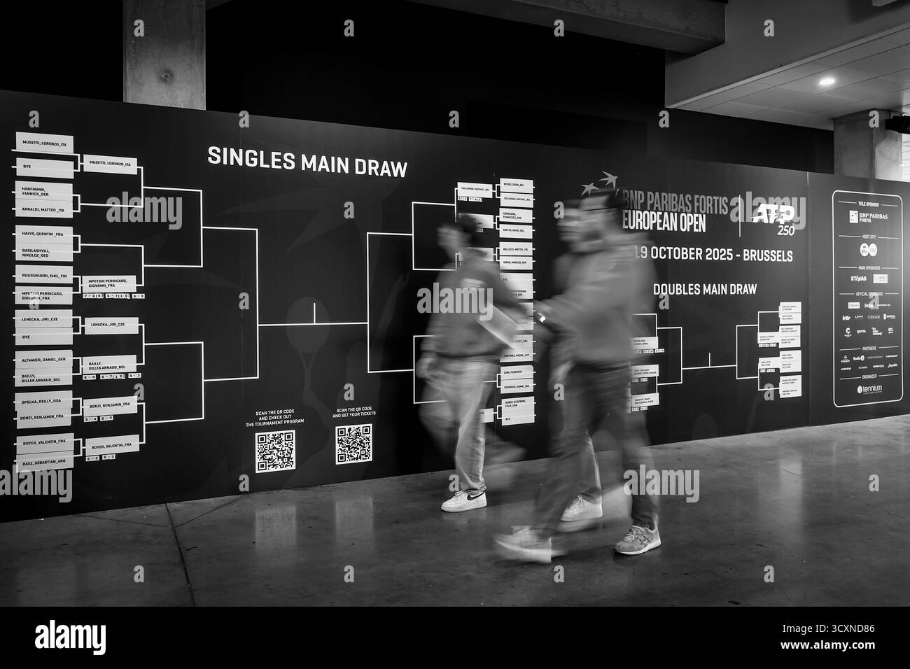 Brüssel, Belgien Oktober 2025. Zuschauer in der Fanzone, die während des European Open ATP-Tennisturniers am Mittwoch, den 15. Oktober 2025 in Brüssel gezeigt wurde. Die diesjährige Ausgabe des Turniers findet vom 12. Bis 19. Oktober 2025 statt. BELGA FOTO DAVID PINTENS Credit: Belga News Agency/Alamy Live News Stockfoto