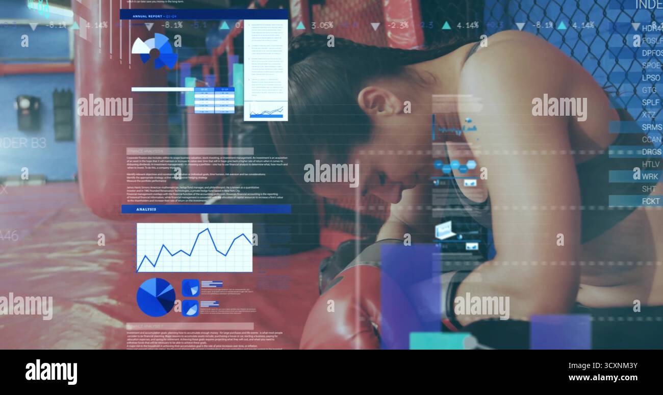 Kniender Boxer-Boxerkopf im Boxring, mit roten Handschuhen, Überlagerungen für digitale Analysen, Kopierraum Stockfoto