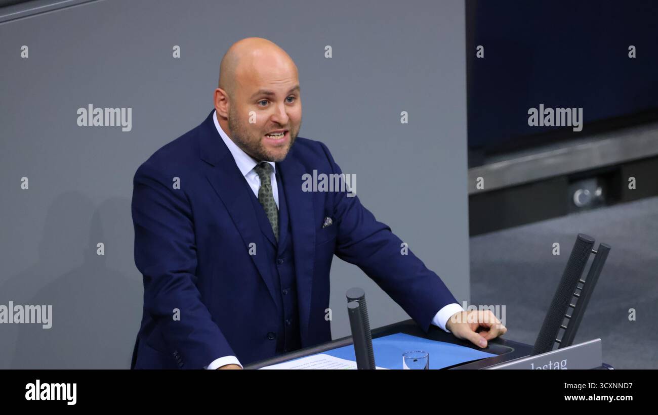 Berlin, Deutschland, 15. Oktober 2025. Debatte des Bundestages über Zahlungen an internationale Nichtregierungsorganisationen . Foto: Klaus Kroenert Credit: Klaus Kroenert/Alamy Live News Stockfoto