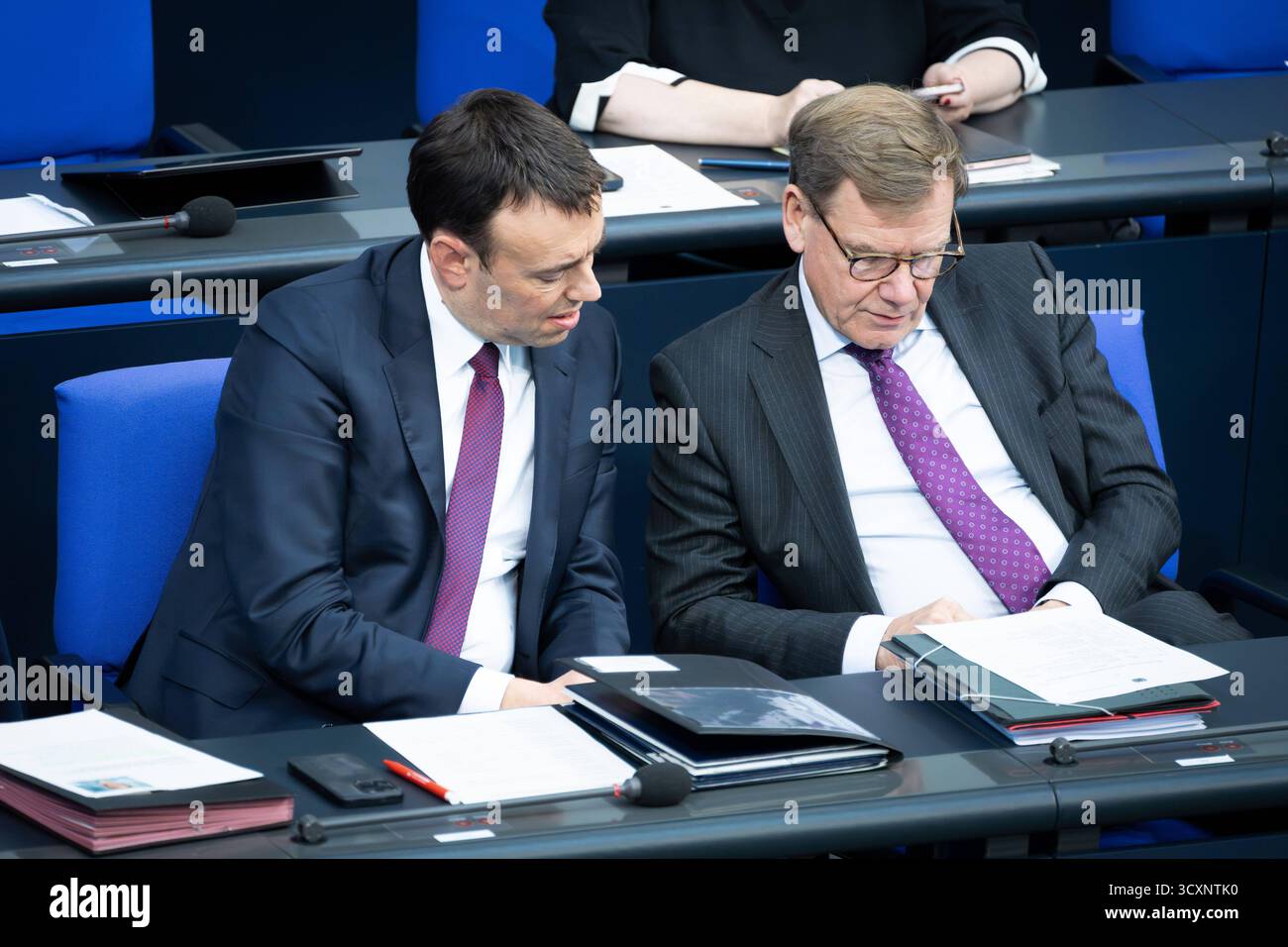 Sitzungswoche, Bundestag, Nils Schmid, SPD, Johann Wadephul, CDU Reichstagsgebäude, Bundestag, Sitzung, Plenum, Nils Schmid, SPD, Johann Wadephul, CDU Berlin Berlin DE *** Bundestag, Bundestag, Plenum, Nils Schmid, SPD, Johann Wadephul, CDU-Reichstagsgebäude, Nils Schmid, SPD, Johann Wadephul, CDU Berlin Berlin GER Stockfoto