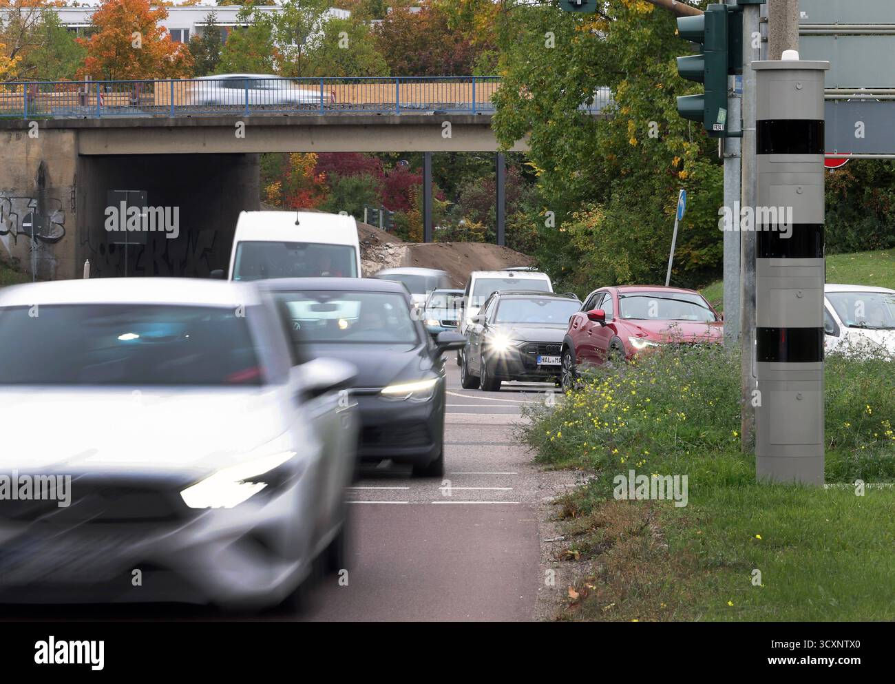 0.10.2025 Sachsen Anhalt Sachsen-Anhalt Halle Saale B80 Halle-Neustadt Rennbahnkreuz Verkehr Autoverkehr Blitzer Blitzersäule stationäres Messgerät zur Geschwindigkeit und/oder Rotlichtüberwachung Geschwindigkeitsverstöße Bussgeld Poliscan Speed Blitzer Blitzer-Säule Ampelblitzer Säulenblitzer Säulen-Blitzer *** 0 10 2025 Sachsen Anhalt Sachsen Anhalt Halle Saale B80 Halle Neustadt Rennbahnkreuz Verkehrspolierte Geschwindigkeitskamera Blitzer Blitzer Geschwindigkeitsmessgerät Geschwindigkeitsüberwachung Stationsmessgerät für Geschwindigkeitsüberwachung Geschwindigkeitsmesser und Geschwindigkeitsmesser für Geschwindigkeitsüberwachung Stockfoto