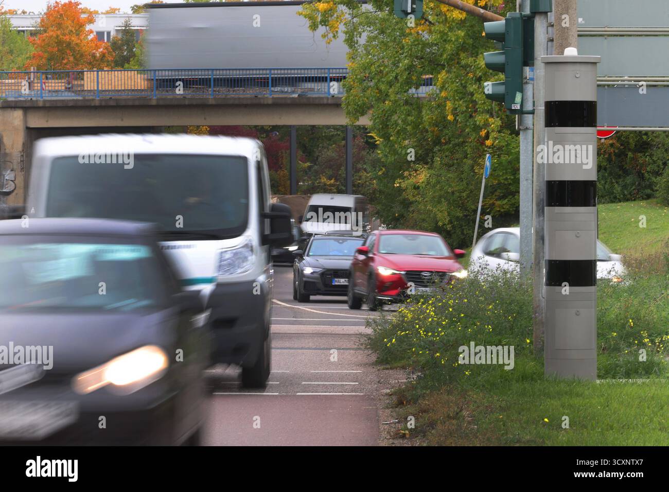 0.10.2025 Sachsen Anhalt Sachsen-Anhalt Halle Saale B80 Halle-Neustadt Rennbahnkreuz Verkehr Autoverkehr Blitzer Blitzersäule stationäres Messgerät zur Geschwindigkeit und/oder Rotlichtüberwachung Geschwindigkeitsverstöße Bussgeld Poliscan Speed Blitzer Blitzer-Säule Ampelblitzer Säulenblitzer Säulen-Blitzer *** 0 10 2025 Sachsen Anhalt Sachsen Anhalt Halle Saale B80 Halle Neustadt Rennbahnkreuz Verkehrspolierte Geschwindigkeitskamera Blitzer Blitzer Geschwindigkeitsmessgerät Geschwindigkeitsüberwachung Stationsmessgerät für Geschwindigkeitsüberwachung Geschwindigkeitsmesser und Geschwindigkeitsmesser für Geschwindigkeitsüberwachung Stockfoto