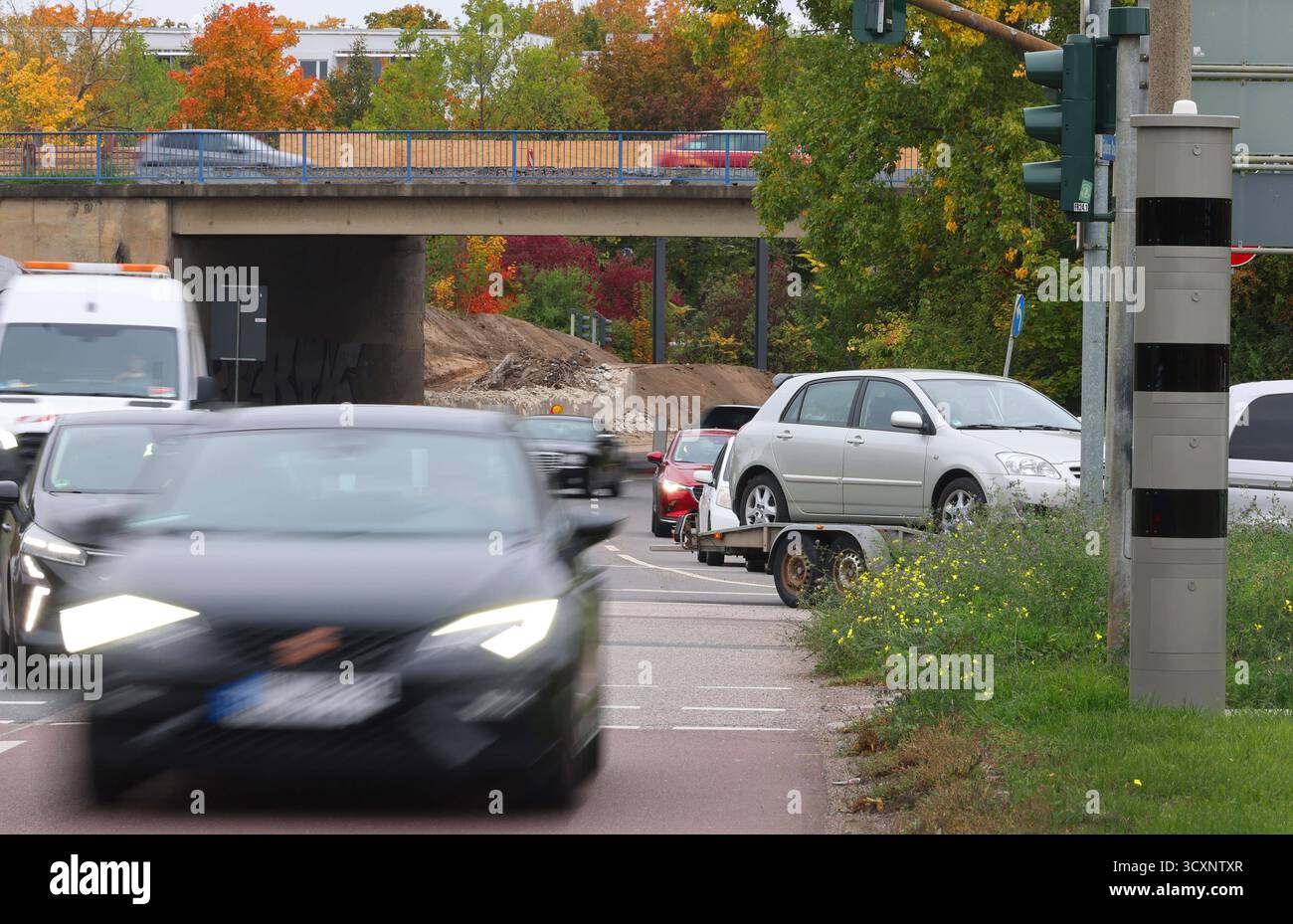 0.10.2025 Sachsen Anhalt Sachsen-Anhalt Halle Saale B80 Halle-Neustadt Rennbahnkreuz Verkehr Autoverkehr Blitzer Blitzersäule stationäres Messgerät zur Geschwindigkeit und/oder Rotlichtüberwachung Geschwindigkeitsverstöße Bussgeld Poliscan Speed Blitzer Blitzer-Säule Ampelblitzer Säulenblitzer Säulen-Blitzer *** 0 10 2025 Sachsen Anhalt Sachsen Anhalt Halle Saale B80 Halle Neustadt Rennbahnkreuz Verkehrspolierte Geschwindigkeitskamera Blitzer Blitzer Geschwindigkeitsmessgerät Geschwindigkeitsüberwachung Stationsmessgerät für Geschwindigkeitsüberwachung Geschwindigkeitsmesser und Geschwindigkeitsmesser für Geschwindigkeitsüberwachung Stockfoto
