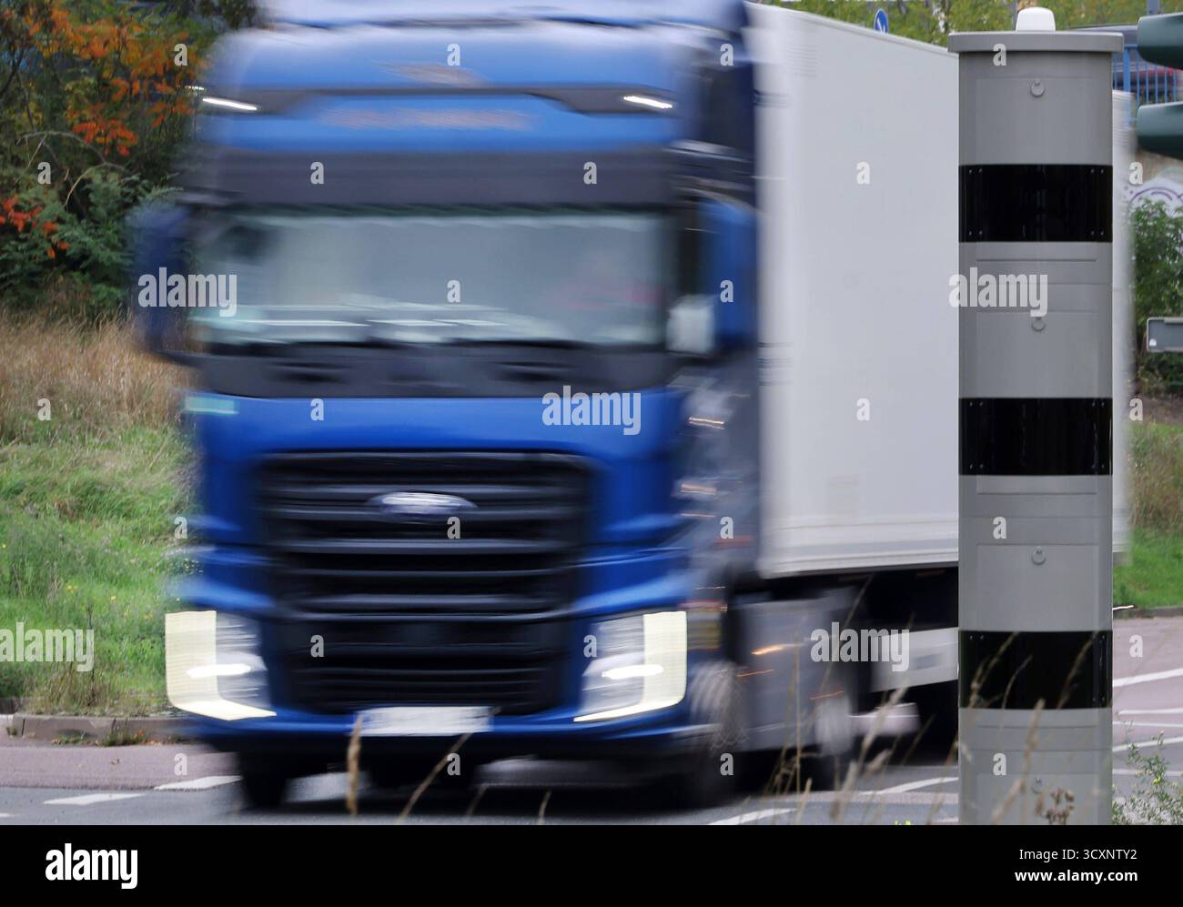 0.10.2025 Sachsen Anhalt Sachsen-Anhalt Halle Saale B80 Halle-Neustadt Rennbahnkreuz Verkehr Autoverkehr Blitzer Blitzersäule stationäres Messgerät zur Geschwindigkeit und/oder Rotlichtüberwachung Geschwindigkeitsverstöße Bussgeld Poliscan Speed Blitzer Blitzer-Säule Ampelblitzer Säulenblitzer Säulen-Blitzer *** 0 10 2025 Sachsen Anhalt Sachsen Anhalt Halle Saale B80 Halle Neustadt Rennbahnkreuz Verkehrspolierte Geschwindigkeitskamera Blitzer Blitzer Geschwindigkeitsmessgerät Geschwindigkeitsüberwachung Stationsmessgerät für Geschwindigkeitsüberwachung Geschwindigkeitsmesser und Geschwindigkeitsmesser für Geschwindigkeitsüberwachung Stockfoto