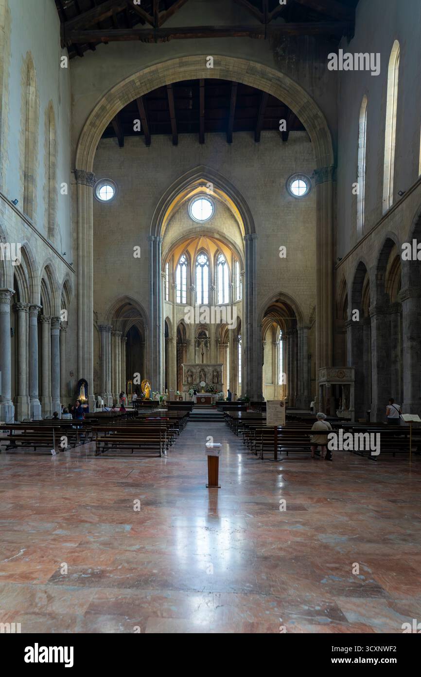 Das Innere der Kirche San Lorenzo Stockfoto