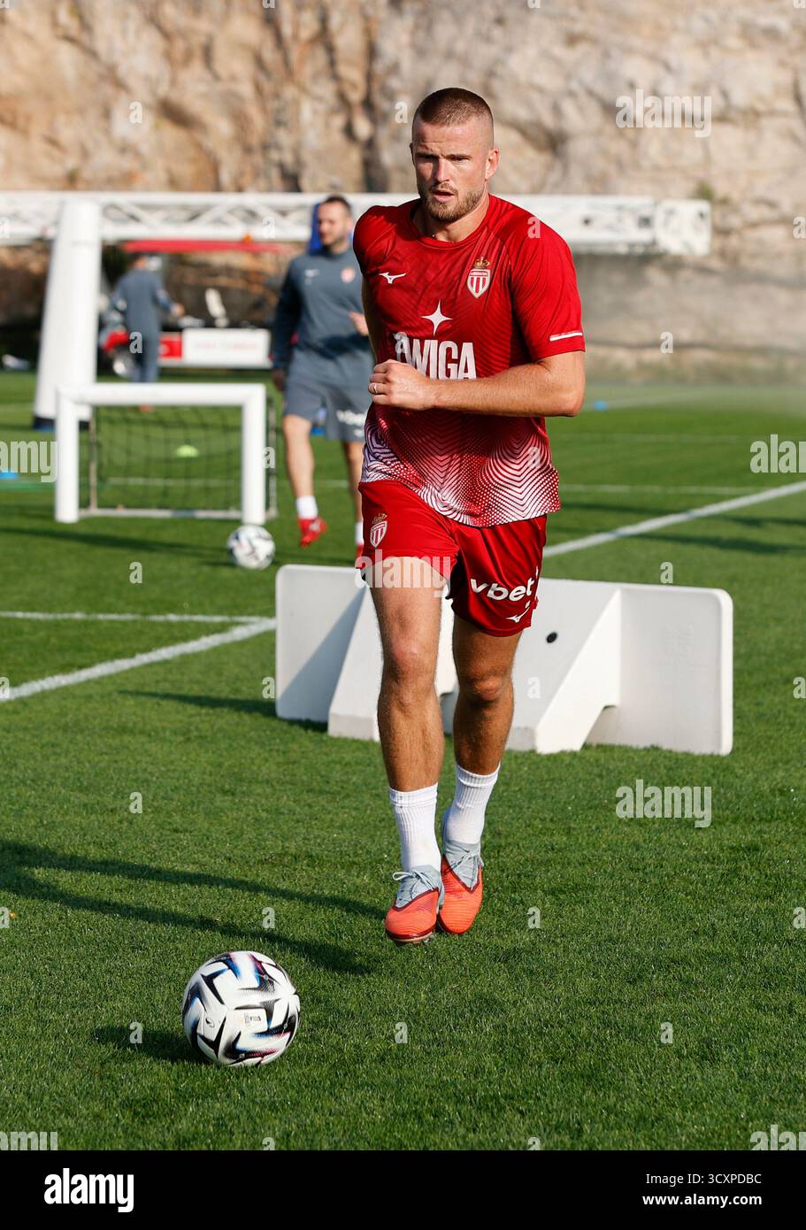 La Turbie, Frankreich - 14. Oktober 2025: Training des Monaco Football Club im Hauptquartier mit dem britischen Abwehrspieler Eric Jeremy Edgar Dier. Mandoga Media Deutschland Stockfoto