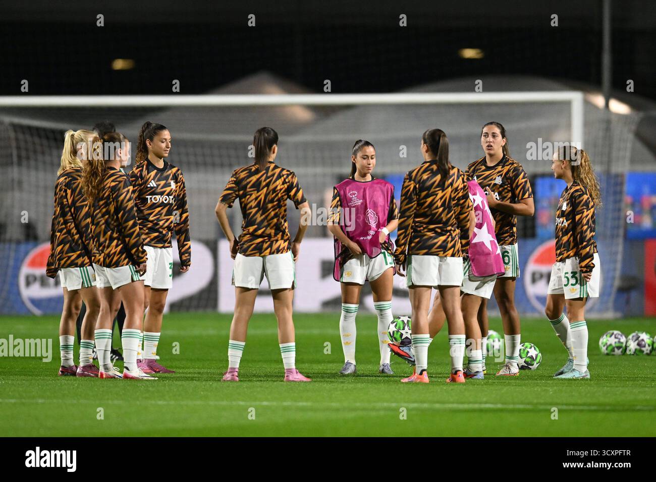 A.S. Roma weibliche Spieler während des 2. Spieltages der Women’s Champions League zwischen A.S. Roma und FC Barcelona im Tre Fontane Stadium am 15. Oktober 2025 in Rom. Stockfoto A.S. Roma weibliche Spieler während des 2. Spieltages der Women’s Champions League zwischen A.S. Roma und FC Barcelona im Tre Fontane Stadium am 15. Oktober 2025 in Rom. Stockfoto