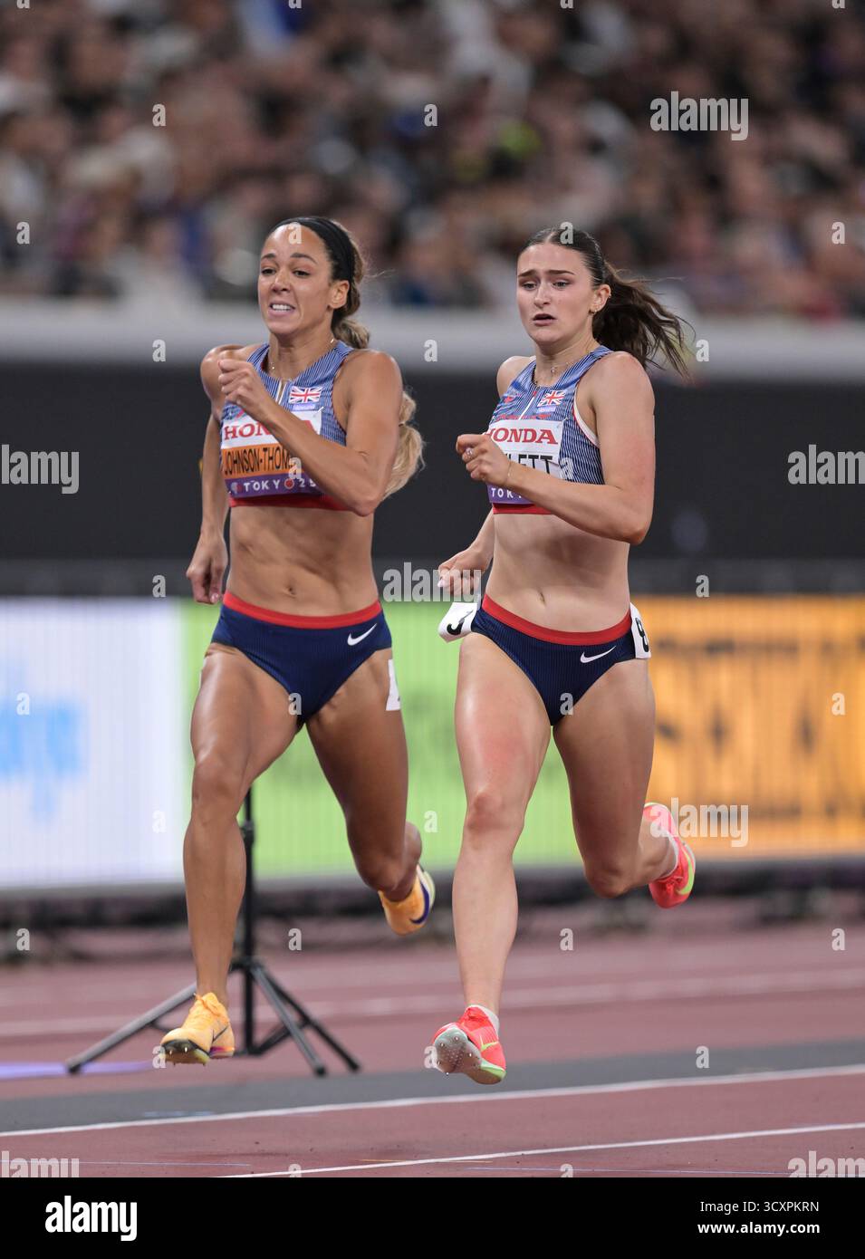 Katarina Johnson-Thompson und Abigail Pawlett aus Großbritannien und NI traten im Heptathlon 200 m bei den Leichtathletik-Weltmeisterschaften Tokio 2025 A an Stockfoto