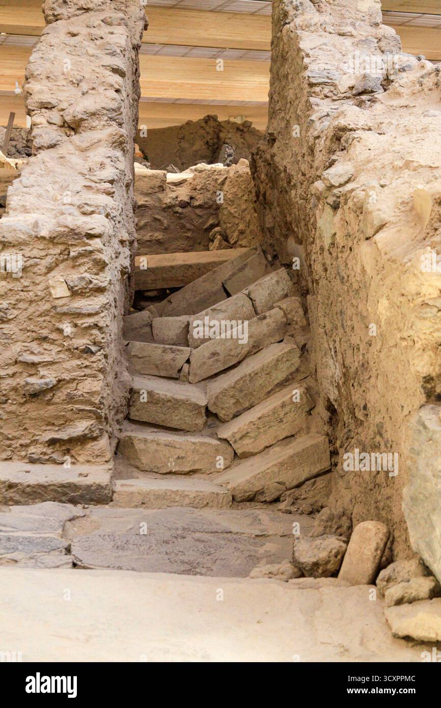 Der Vulkanausbruch auf Santorin im Jahr 1600 v. Chr. zerstörte die Insel Santorin und zerstörte die minoische Siedlung bei Akrotiri sowie die nahe gelegenen Inseln. Stockfoto