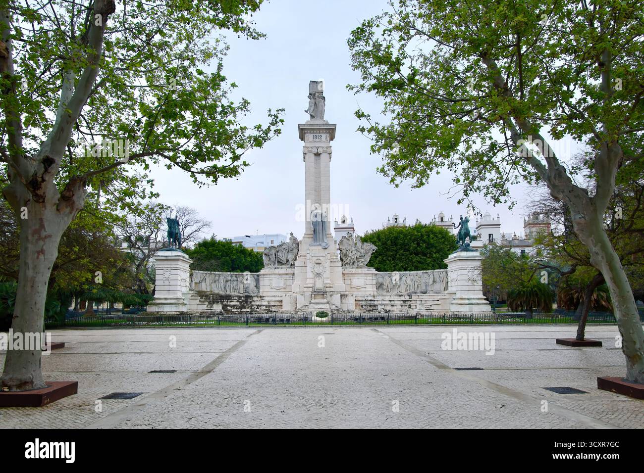 100-jähriges Monumento a las Cortes de Cádiz oder Denkmal der Verfassung von 1812 Denkmal und Skulpturen Plaza de España Cadiz Andalusien Spanien Europa Stockfoto