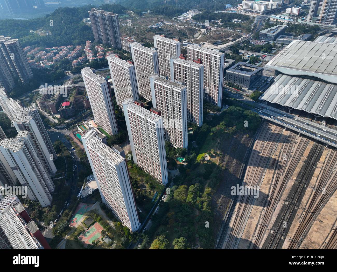 Luftaufnahmen des Shenzhen North Station Central Park im Bezirk Longhua, Shenzhen Stockfoto