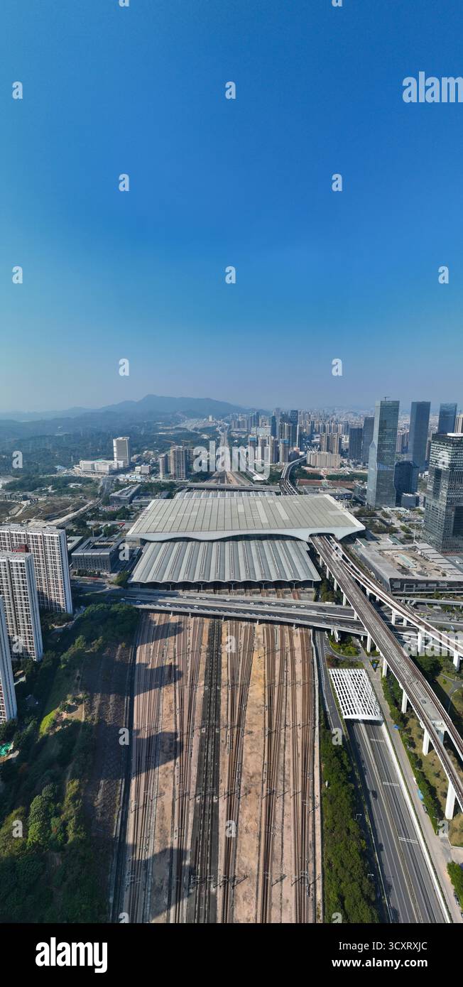 Luftaufnahmen des Shenzhen North Station Central Park im Bezirk Longhua, Shenzhen Stockfoto