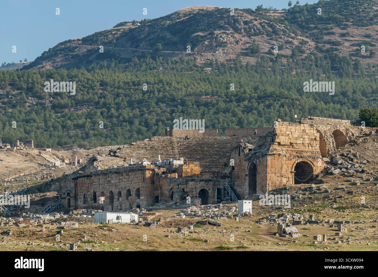 Außenansicht des römischen Theaters in Hierapolis, Pamukkale, Türkiye Stockfoto