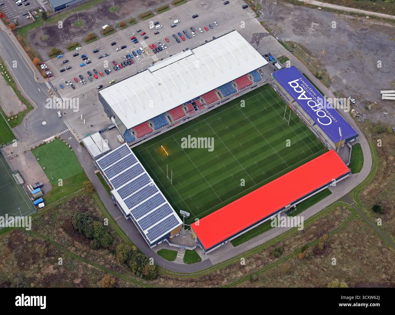 Aus der Vogelperspektive das CorpAcq Stadium (ehemals AJ Bell Stadium), Heimstadion der Salford Red Devils Rugby League und des Sale Sharks Rugby union Teams Stockfoto