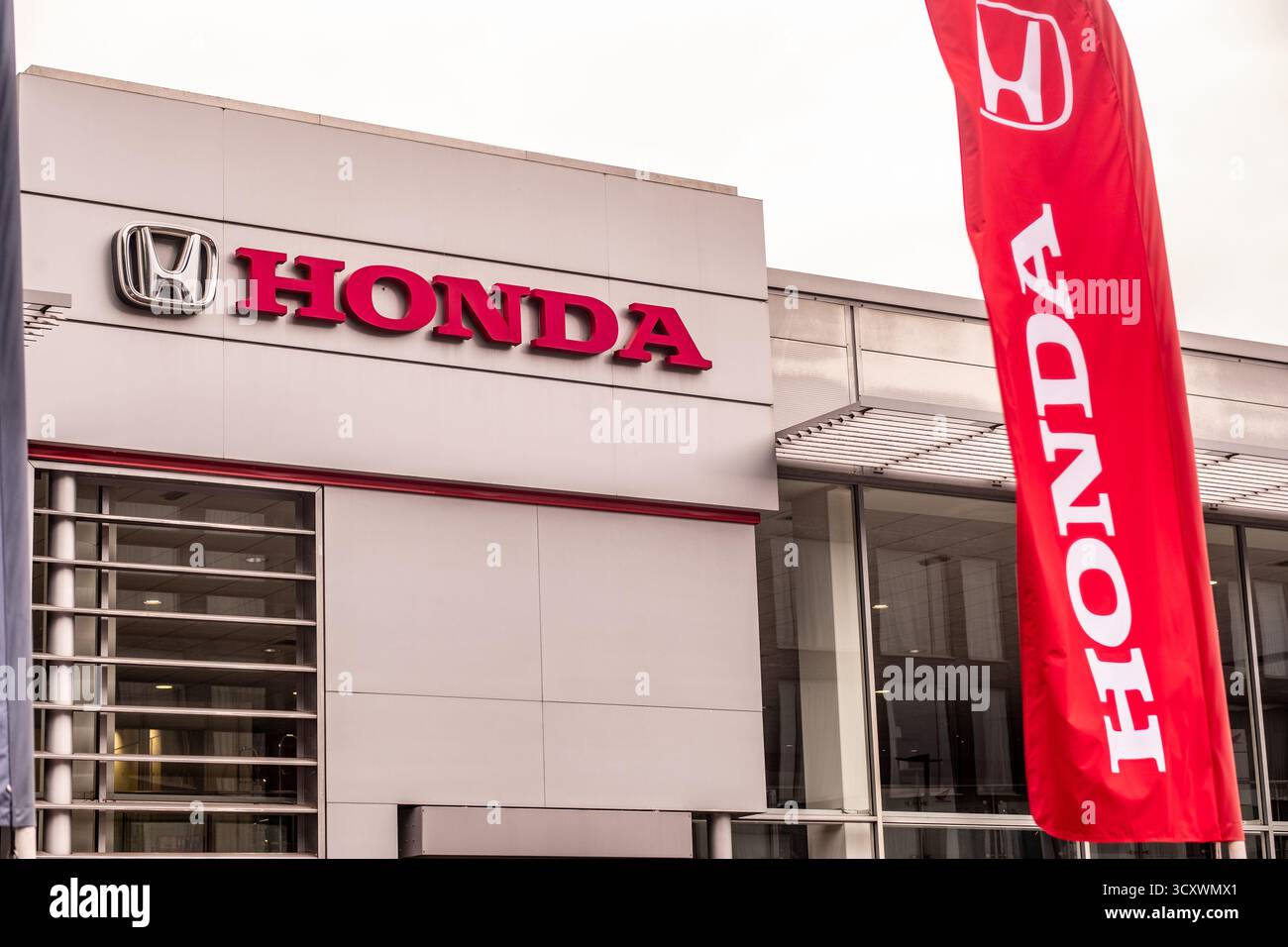 LONDON, 26. SEPTEMBER 2025: Honda Autohändler an der Chiswick High Road 144, Stockfoto