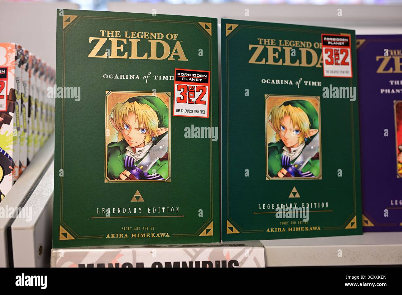 London, Vereinigtes Königreich, 8. Oktober 2025. The Legend of Zelda Books zum Verkauf im Comic Book Store „Forbidden Planet“ auf der Shaftesbury Avenue. Stockfoto