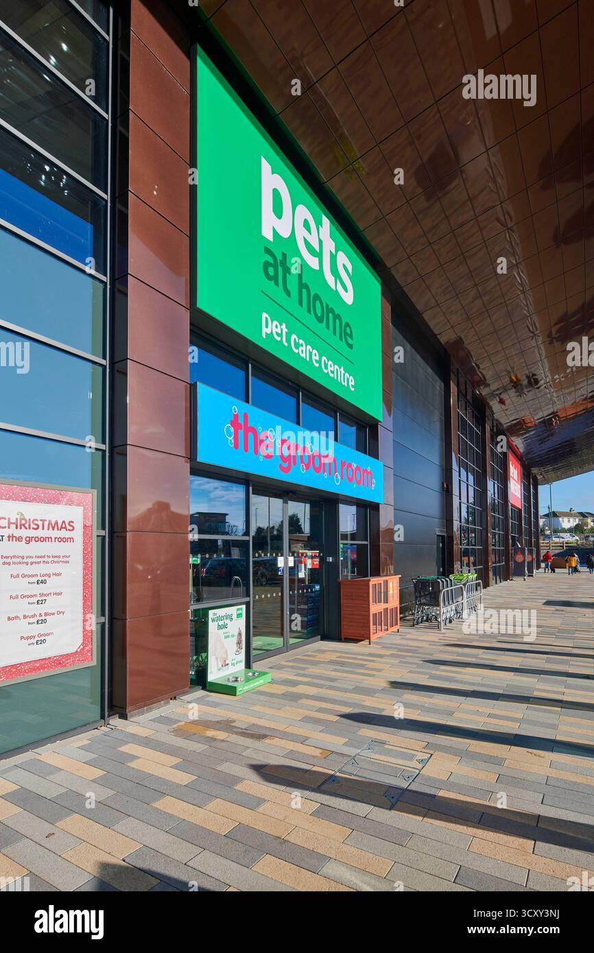 Haustiere zu Hause, außerhalb der Stadt Einzelhandel in Paignton, Devon, Südwesten Englands, Großbritannien Stockfoto