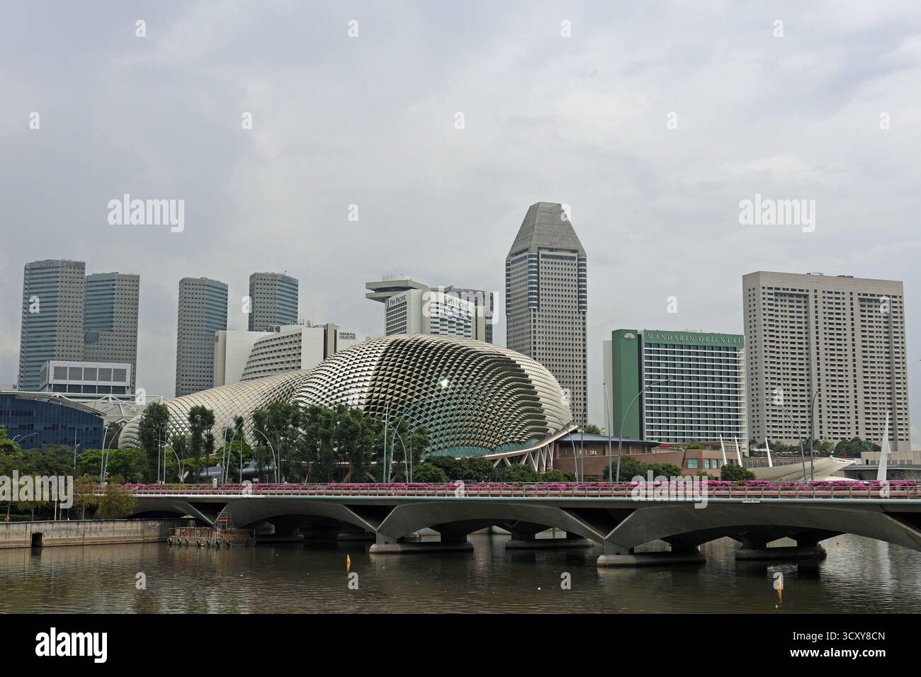 Esplanade – Theater an der Bucht oder „The Durian“ am Singapore River, Downtown Core, Singapur Stockfoto