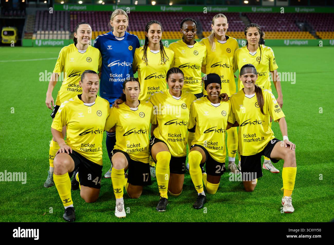 Farum, Dänemark. Oktober 2025. Das Startelf von Gintra war für das UEFA-Europapokal der Frauen zwischen dem FC Nordsjaelland und Gintra am Dream Park in Farum zu sehen. Stockfoto