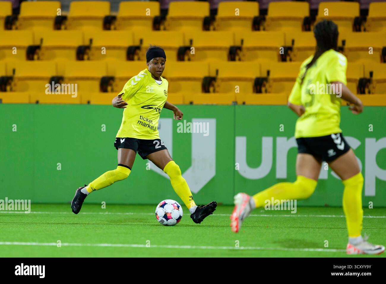 Farum, Dänemark. Oktober 2025. Tamara Brown (24) von Gintra, das während des UEFA-Europapokals der Frauen zwischen dem FC Nordsjaelland und Gintra im Dream Park in Farum zu sehen war. Stockfoto