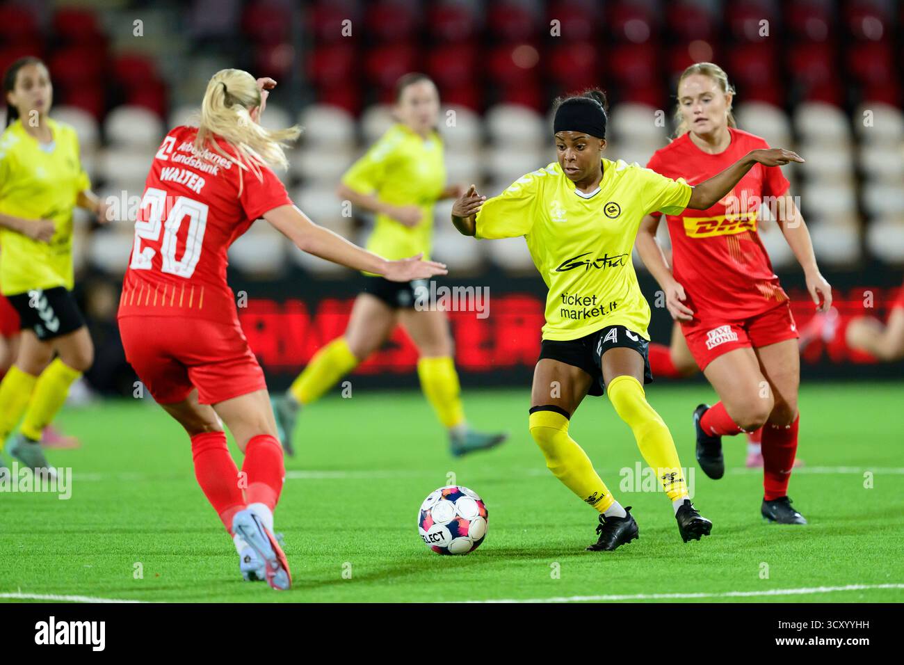 Farum, Dänemark. Oktober 2025. Tamara Brown (24) von Gintra, das während des UEFA-Europapokals der Frauen zwischen dem FC Nordsjaelland und Gintra im Dream Park in Farum zu sehen war. Stockfoto