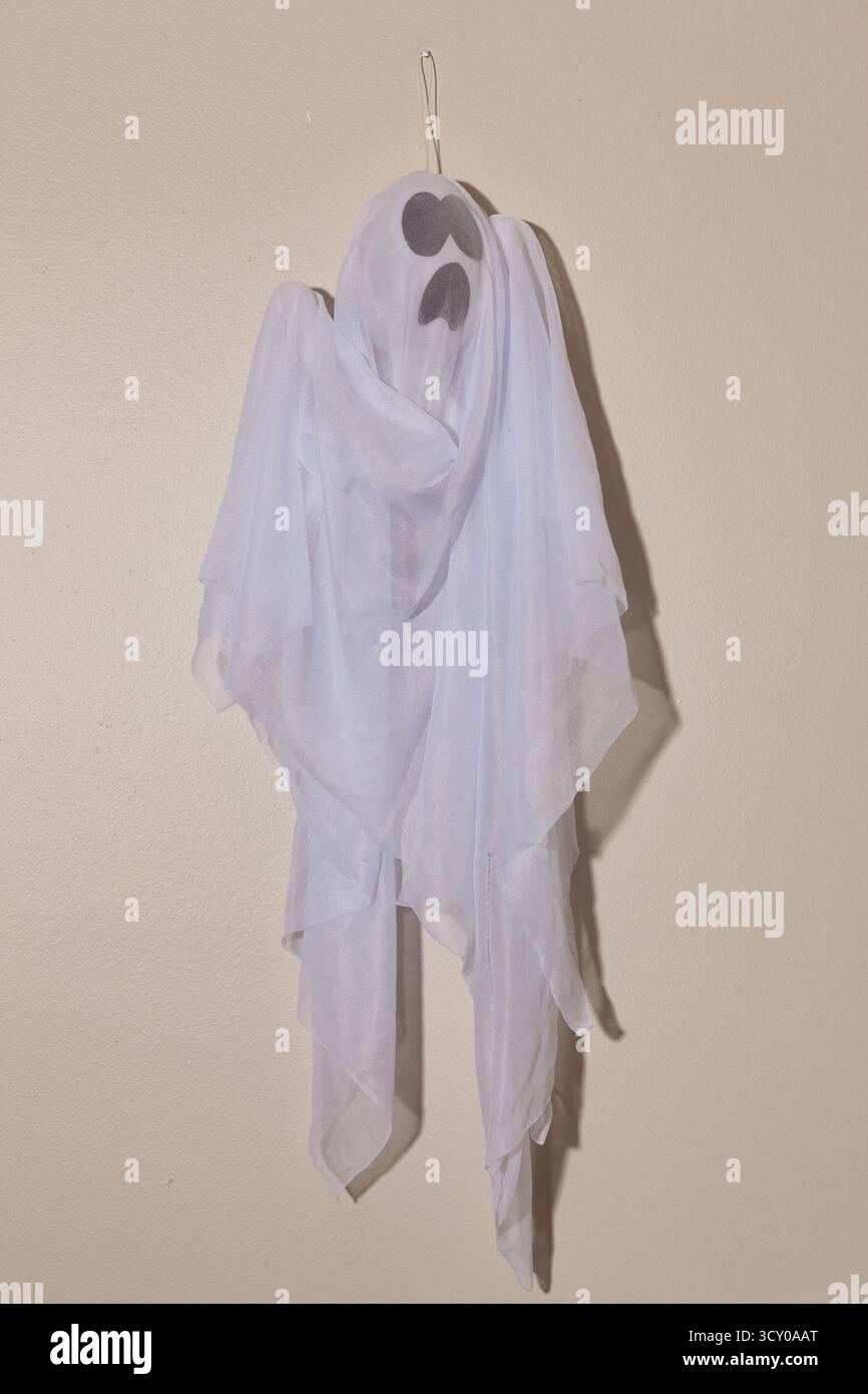 Gruselige Halloween-Dekoration zum Aufhängen des Geistes Stockfoto