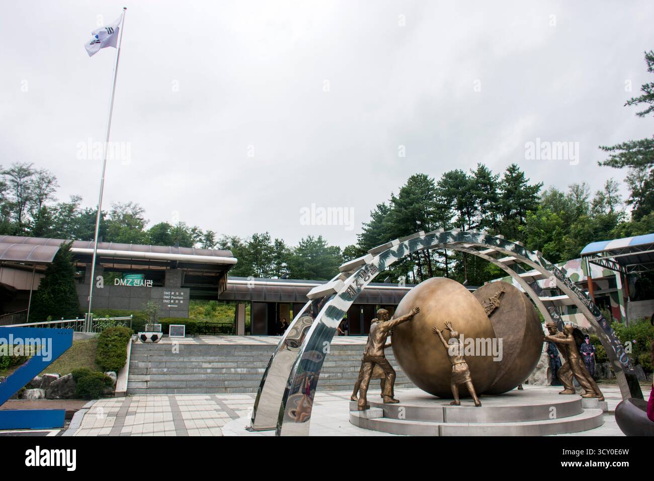 Eingang des dritten Infiltrationstunnels in der DMZ (Koreanische entmilitarisierte Zone), 38. Parallel nördlich der Grenzsperre Stockfoto