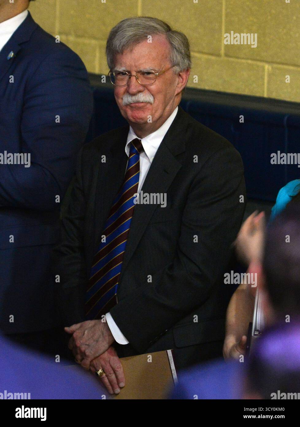 Hialeah, FL, USA. April 2025. Der nationale Sicherheitsberater John Bolton nimmt am 16. April 2018 im Bucky Dent Park Gymnasium in Hialeah, Florida, am Rundtisch von US-Präsident Trump über die Reform von Steuersenkungen für kleine Unternehmen in Florida Teil. Quelle: Mpi10/Media Punch/Alamy Live News Stockfoto