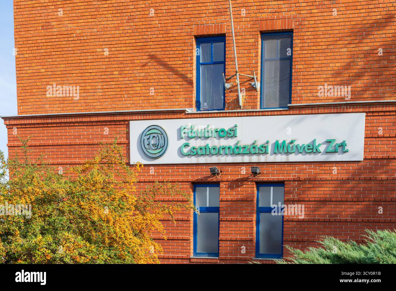 Hauptsitz von Fővárosi Csatornázási Művek Zrt. (Budapest Sewage Works Ltd.), der größte Abwasserversorger der Stadt. Stockfoto