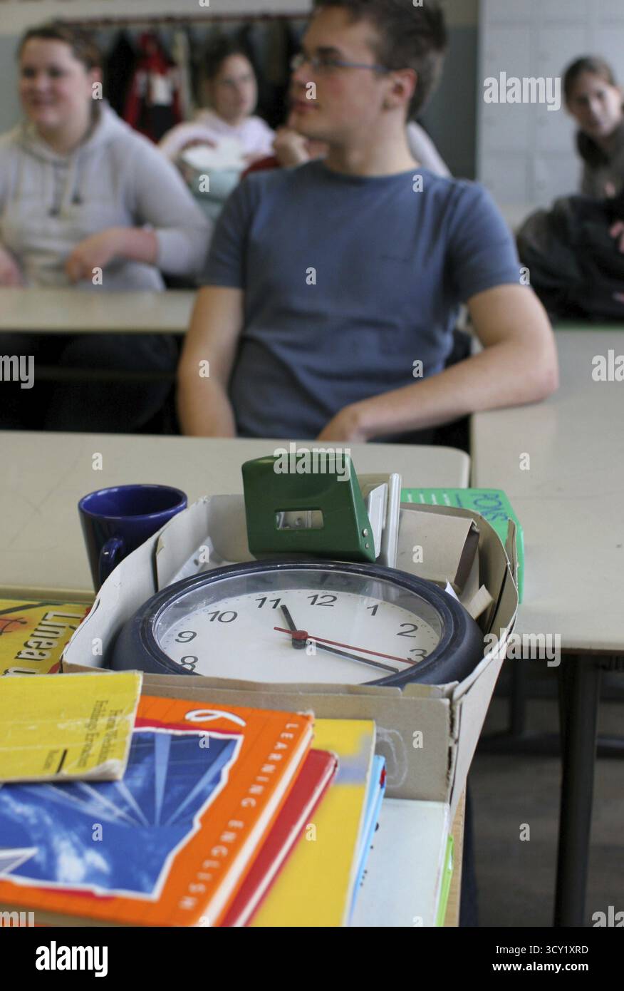 Kostenloser Unterricht von Schülern der zehnten Klasse an der Fritz-Karsen-Gesamtschule in Berlin-Britz. Ansicht der Klasse vom des Lehrers Stockfoto