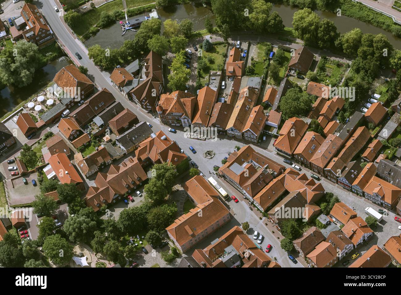 Altstadt von Hitzacker mit den Flüssen Jeetzel und Altjeetzel, Elbe, Elbufer, Hochwasserschutzbauten, Schleuse, Hitzacker (Elbe), Luechow-dann Stockfoto