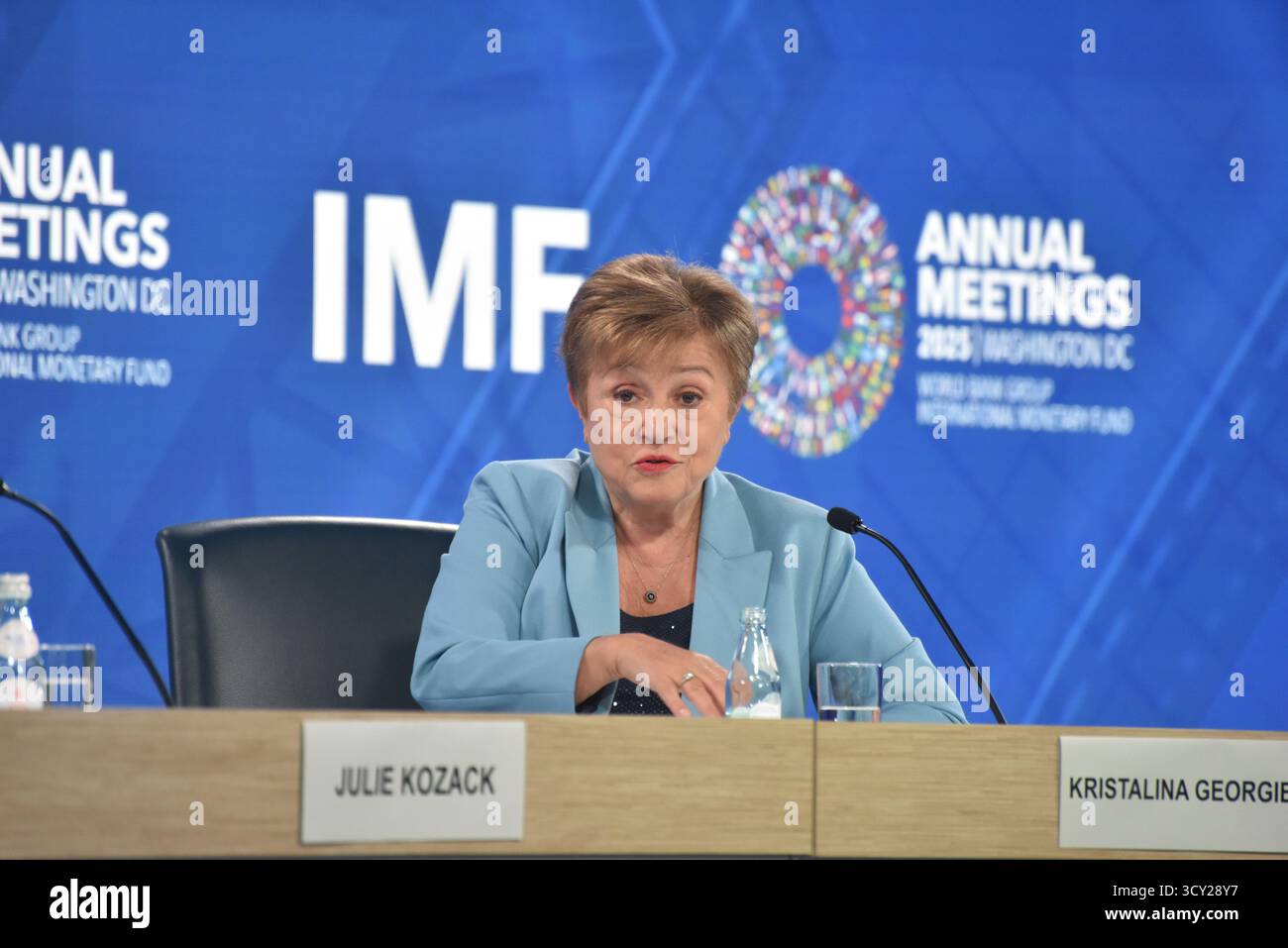 Washington, USA, 16. Oktober 2025. Kristalina Georgieva, geschäftsführende Direktorin des Internationalen Währungsfonds (IWF), erklärte in Washington, dass die Weltwirtschaftsleistung zwar besser war als erwartet, aber noch nicht das "erforderliche Niveau" erreicht habe und dass Unsicherheit zur neuen Normalität geworden sei, 16. Oktober 2025, Ortszeit. Quelle: Sha Hanting/China News Service/Alamy Live News Stockfoto