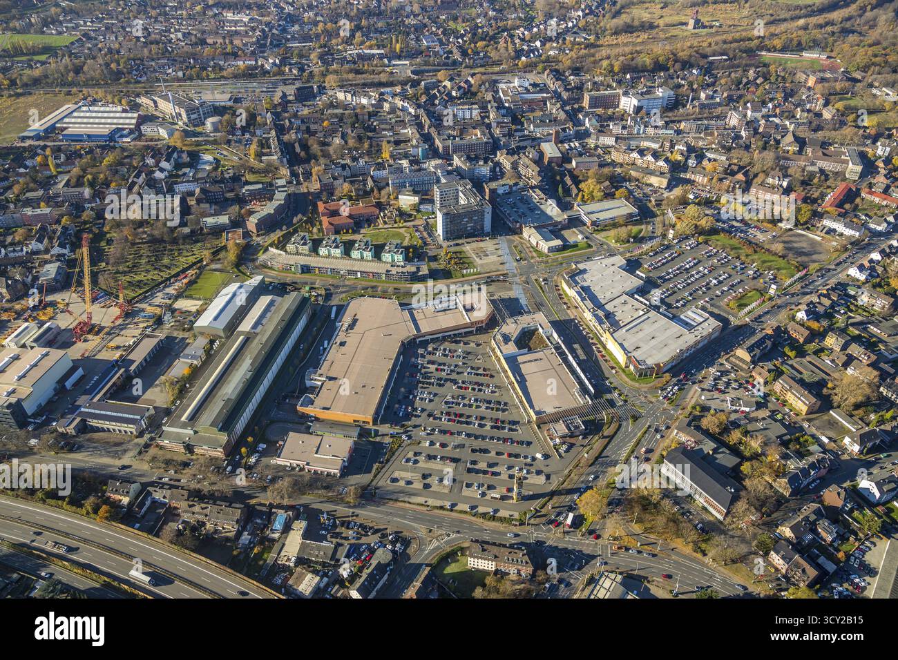 Luftaufnahme, Einkaufszentrum Sterkrader Tor Oberhausen, Deer-Center, Sterkrade Mitte, Oberhausen, Ruhrgebiet, Nordrhein-Westfalen, Deutschland, Bahnhofs Stockfoto
