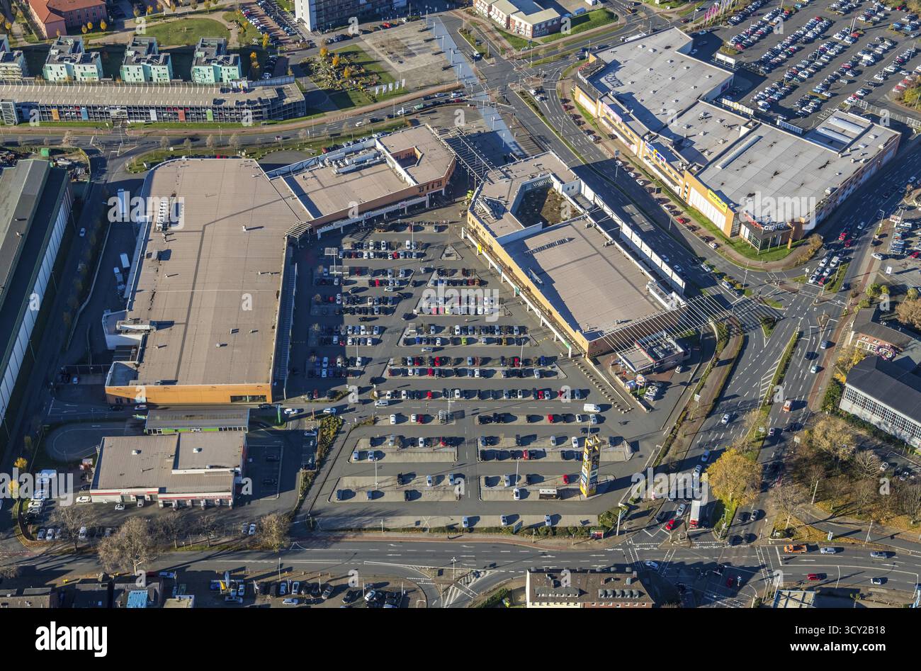 Luftaufnahme, Einkaufszentrum Sterkrader Tor Oberhausen, Deer-Center, Sterkrade Mitte, Oberhausen, Ruhrgebiet, Nordrhein-Westfalen, Deutschland, Bahnhofs Stockfoto