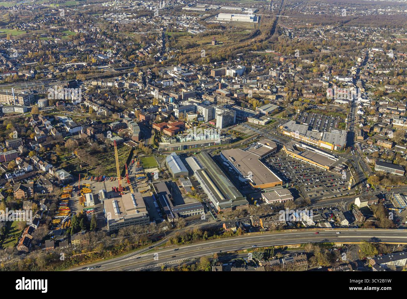 Luftaufnahme, Einkaufszentrum Sterkrader Tor Oberhausen, Deer-Center, Sterkrade Mitte, Oberhausen, Ruhrgebiet, Nordrhein-Westfalen, Deutschland, Bahnhofs Stockfoto