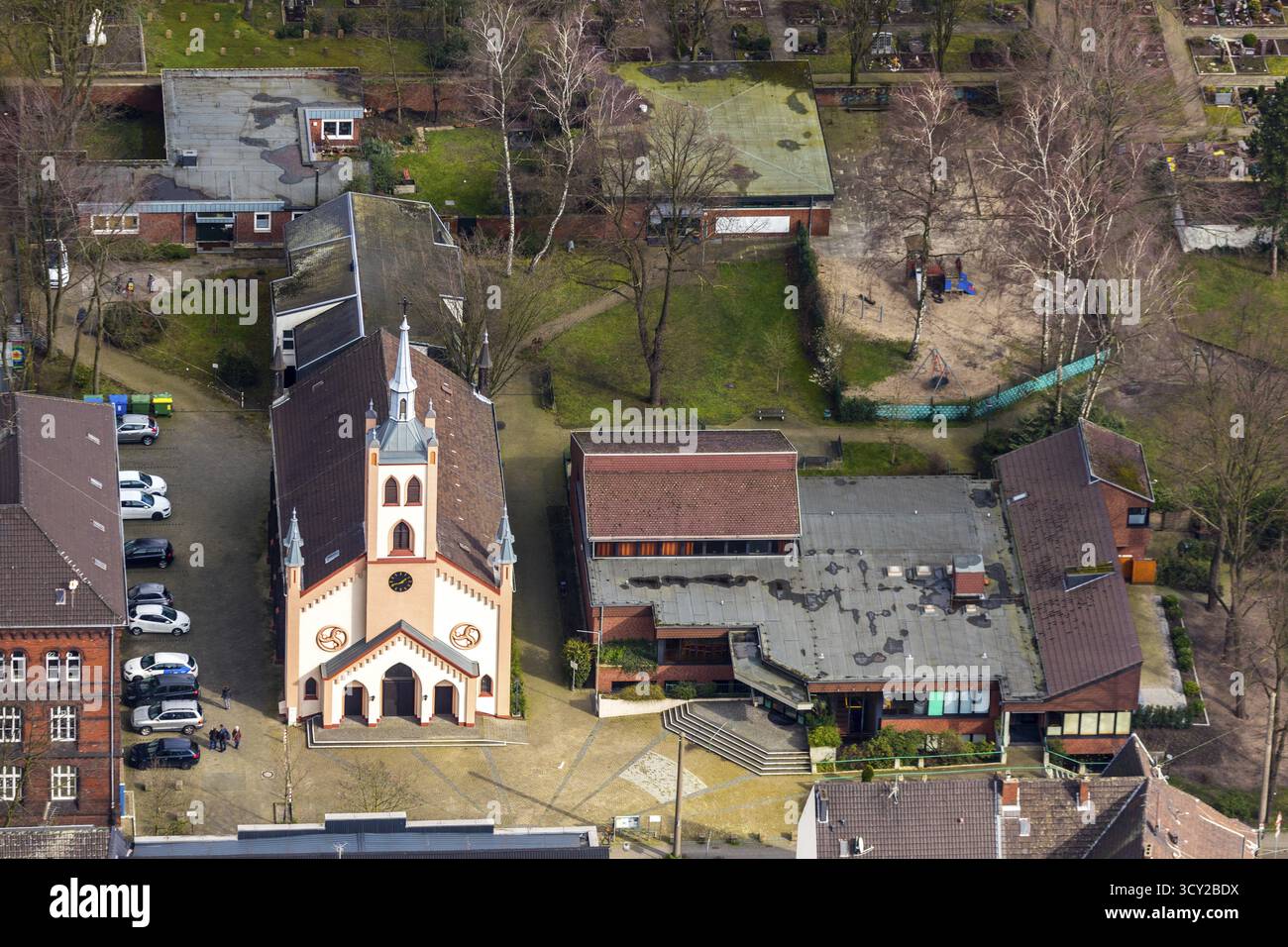 Luftaufnahme, Friedenskirche, evangelischer Kindergarten, Sterkrade, Oberhausen, Ruhrgebiet, Nordrhein-Westfalen, Deutschland, DE, Europa, Religionsgemeinschaften Stockfoto