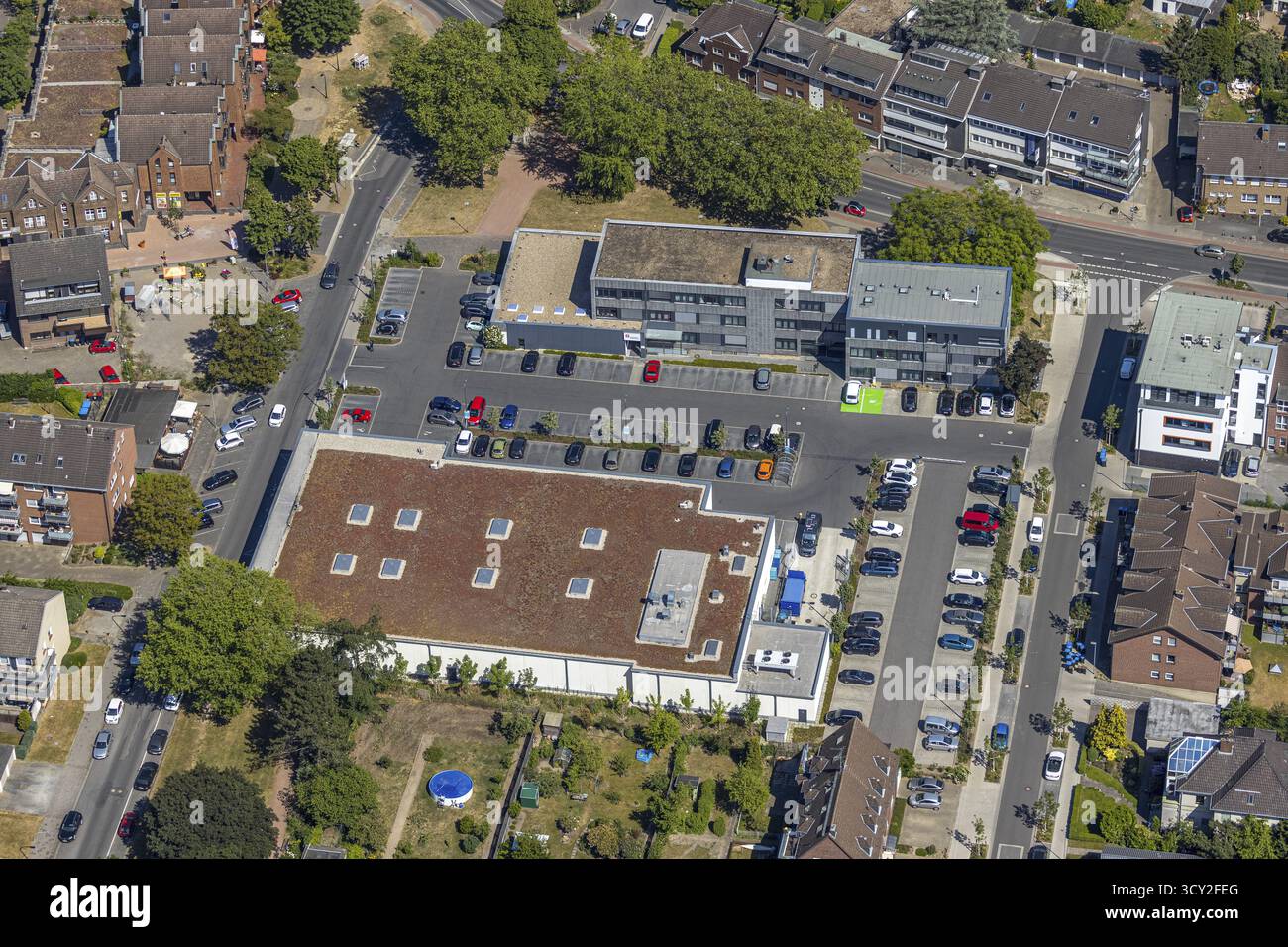 Aus der Vogelperspektive, Einkaufszentrum Edeka Raber, Mozartstraße, Neukirchener Lebenshilfe und Behindertenhilfe, Friedrich- Wilhelm-Raiffeisen GmbH, Neukirchen Stockfoto