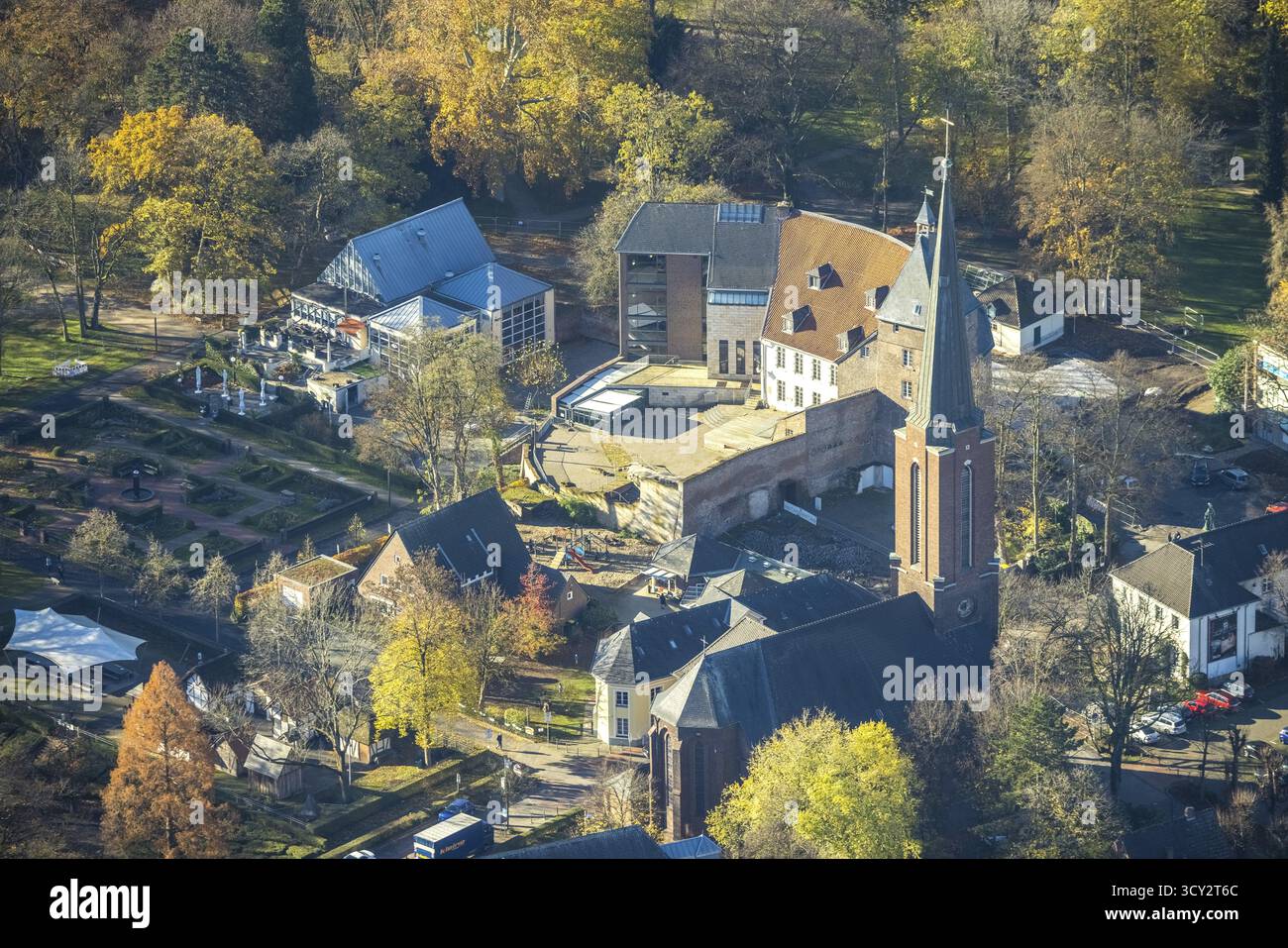 Luftaufnahme, Schloss Moers, katholische Kirche St. Joseph, Moers, Ruhrgebiet, Nordrhein-Westfalen, Deutschland, DE, Europa, Grafschafter Museum, Mano Stockfoto