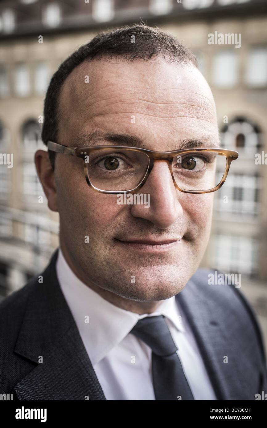 DEU Deutschland Berlin Parlamentarischer Staatssekretär im Finanzministerium, CDU-Politiker Jens Spahn, besucht Taz Stockfoto