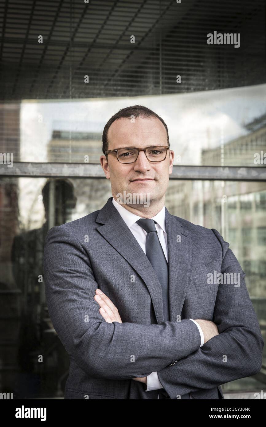DEU Deutschland Berlin Parlamentarischer Staatssekretär im Finanzministerium, CDU-Politiker Jens Spahn, besucht Taz Stockfoto