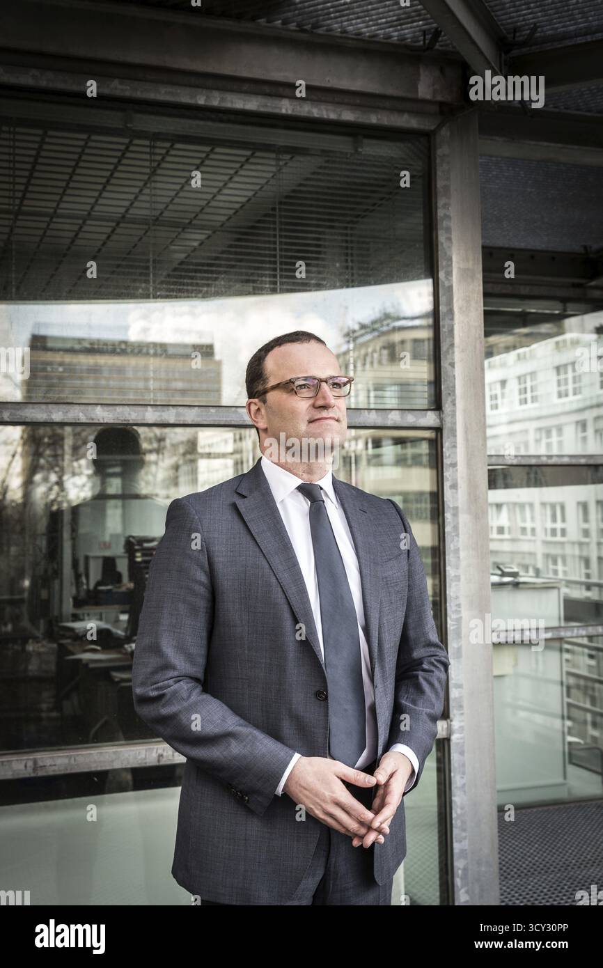 DEU Deutschland Berlin Parlamentarischer Staatssekretär im Finanzministerium, CDU-Politiker Jens Spahn, besucht Taz Stockfoto